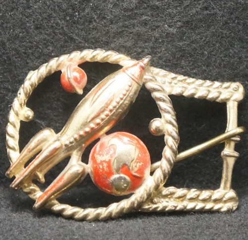 XG29121 VINTAGE 1960s ***ROCKETSHIP & PLANETS*** SPACE ARTWORK BRASS BELT BUCKLE