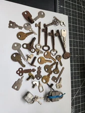 Lot of Vintage & Modern Keys Mixed Brands / Styles – Bulk Collection