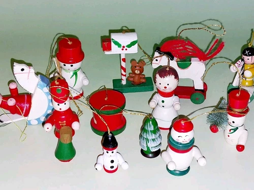 12 Vintage Wooden Christmas Tree Hanging Decorations RefD 