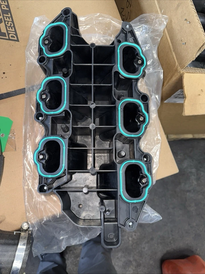 Coletor de admissão inferior 18-23 Jeep 3.6 OEM com trilhos injetores de combustível 05281800AA - Imagem 4 de 4