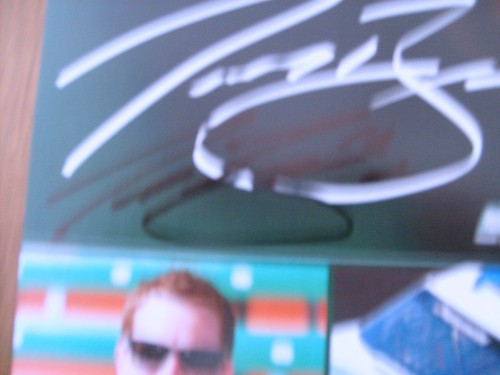 TREVOR BAYNE TARJETA DE HÉROE AUTOGRAFIADA 2011 GANADORA DE LAS 500 500 - Imagen 2 de 3