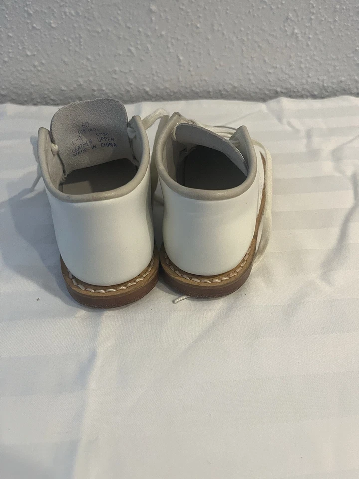 Zapatos para caminar Stride Rite de cuero blanco con cordones para niños pequeños talla 6 D Foto 4 de 4