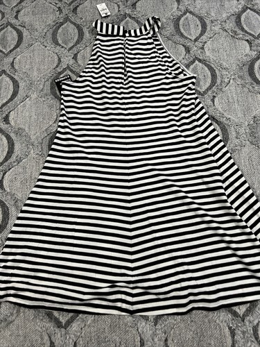 Express Women's Fit and Flare Black White Striped Dress Size Medium NWT - Picture 5 of 6