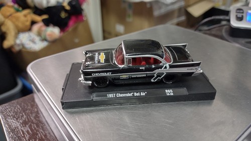 M2 Machines Auto-Drivers 1:64 1957 Chevrolet Bel Air R65 19-39 C4