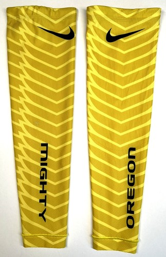 MIGHTY OREGON DUCKS GOLDEN WINGS MINT PE FOOTBALL TEAM ISSUE NIKE ARM SLEEVE
