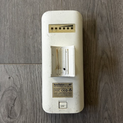 Ubiquiti NanoStation Loco M5 (LocoM5) AirMax 5GHz Indoor/Outdoor 13dBi CPE Radio - Picture 2 of 5