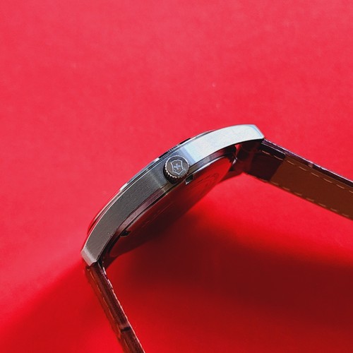 Victorinox Swiss Army Watch Black Dial & Brown Leather Band Date Military Mens - Picture 4 of 8