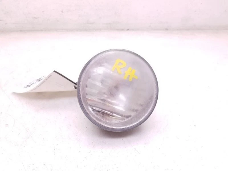 05-11 MONTAJE LUZ ANTINIEBLA DERECHA LADO PASAJERO TOYOTA TACOMA  Foto 2 de 4