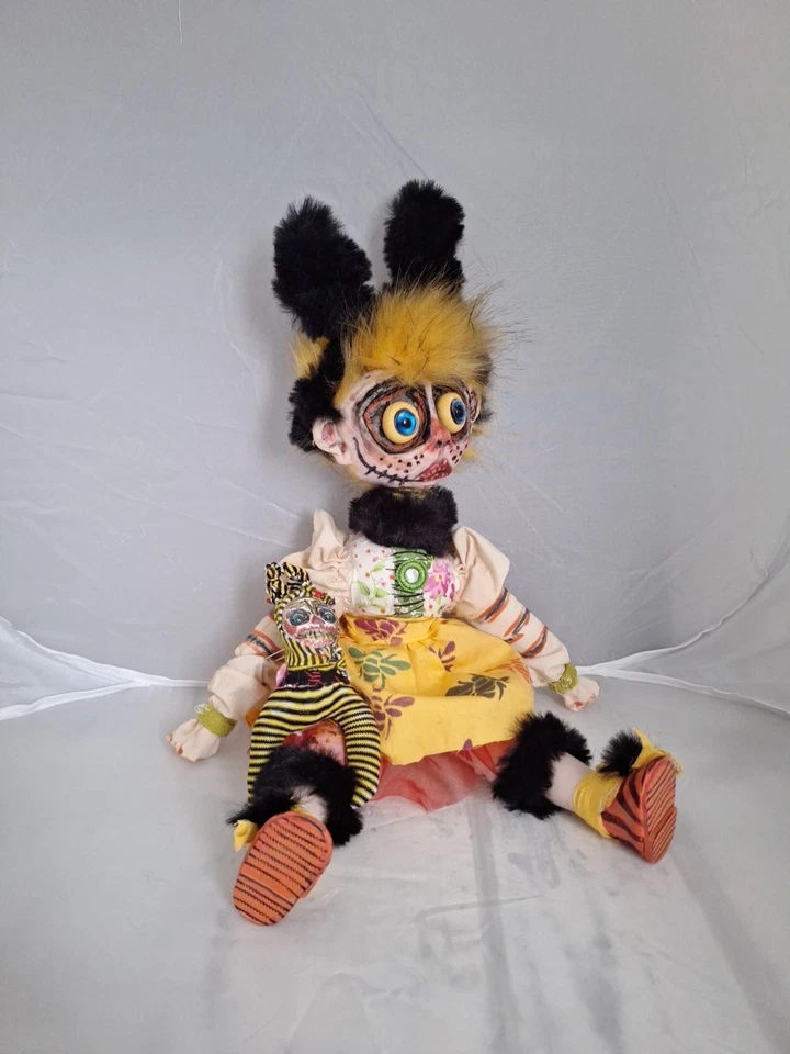 Muñeca artista Coraline Mini-me Bumblebee hecha a mano roble. Muñecas Hauntedsoulsart Foto 4 de 4