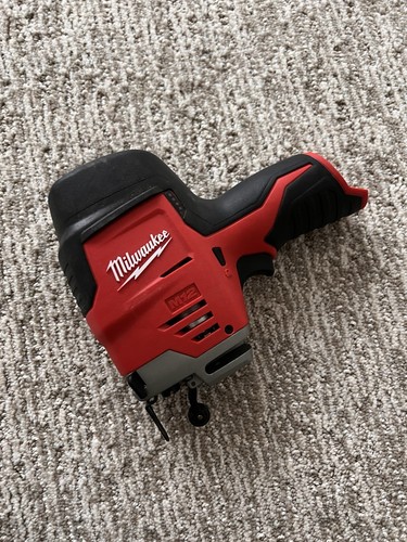 Milwaukee M12 Jig Saw With Missing Guide And Battery