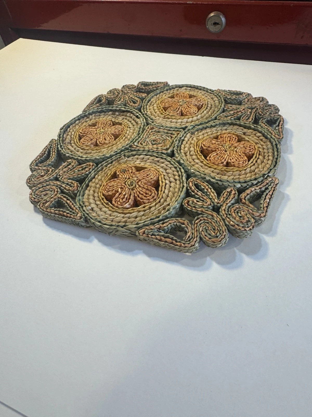 Vintage 1970s Woven Straw Trivet Floral Hot Plate Boho Farmhouse Kitchen Decor image 2