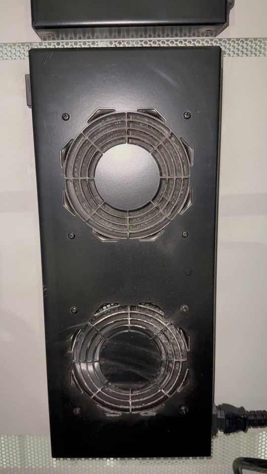 Wright Line 25U Server Rack Enclosure Cabinet w/ Keys Casters - Back ...