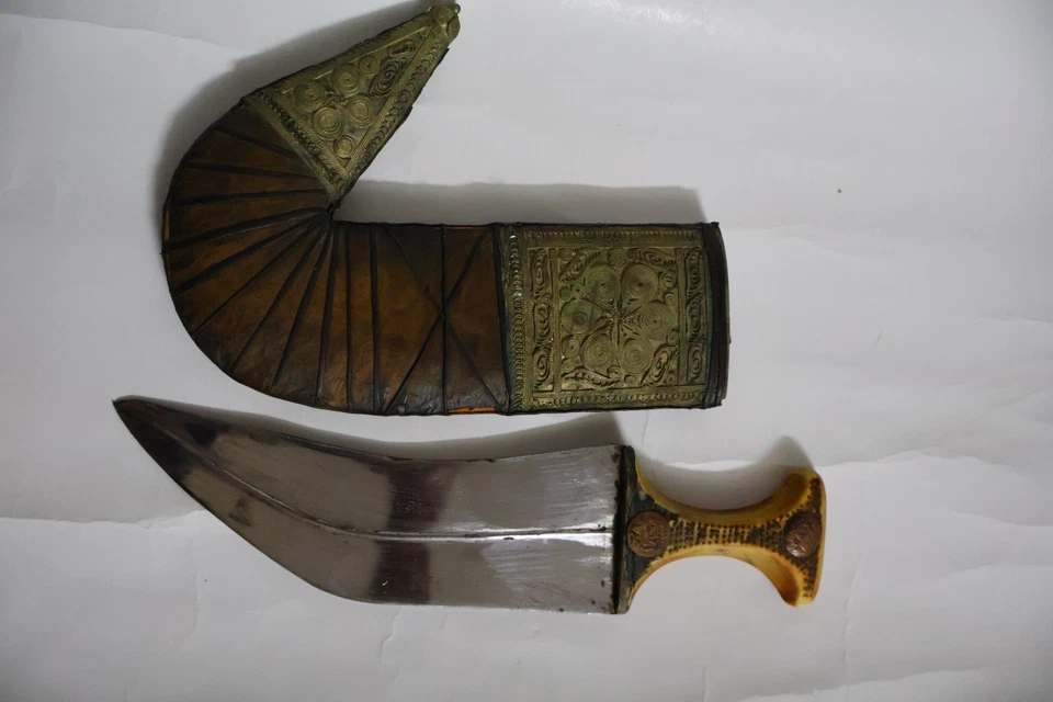 Antique Yemeni dagger, handmade, leather, old Arab dagger, Yemen, Yemeni dagger, - Image 4 of 4