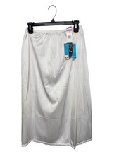 Vassarette Tailored Classics Half White Ice Slip Length 28 Style 11122 NWT