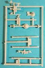 🔥55 CHRYSLER C 300 REAR END AND SUSPENSION - MOEBIUS 1201 - MODEL KIT PARTS LOT