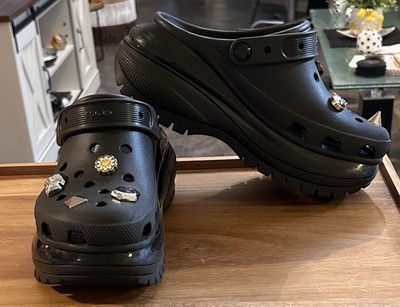Crocs Classic Mega Crush Unisex Thick Soled Clog - Sizes Men 7 Women 9
