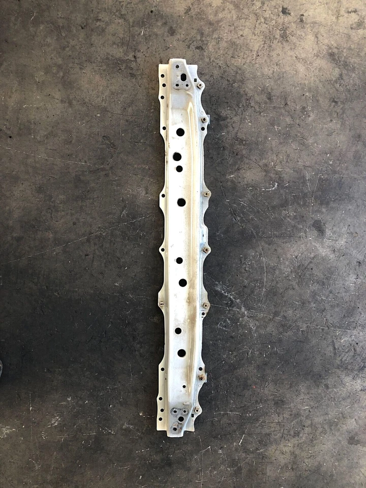 Barra frontal de refuerzo para parachoques Toyota Yaris 2006-2014 1,5 L tracción delantera A/T sedán G Foto 2 de 4