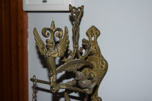 Campanello vintage da parete per porta o monastero in ottone con catena e maniglia a strappo - Foto 4 di 10
