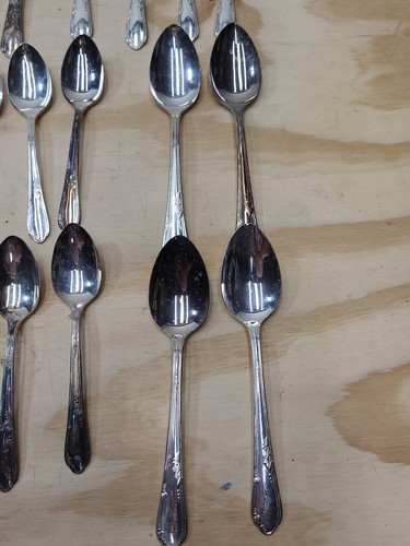 William A. Roger’s AI Plus Oneida LYD. 60 Pc Stainless Service Set - Picture 10 of 22