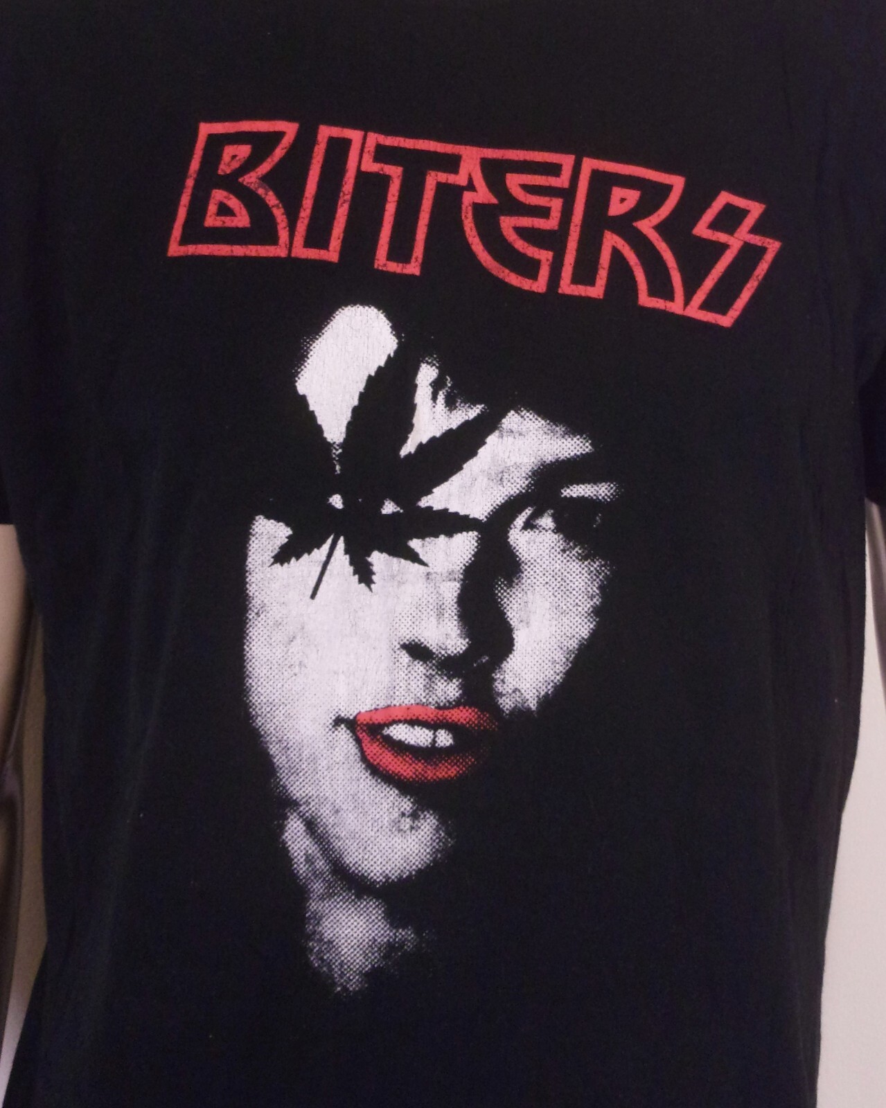 EUC The Biters Band T-Shirt Kiss Parody Theme Glam Concert Tour SZ L