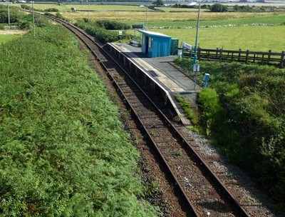Photo 6x4 Llandanwg Station The tiny request stop seen from the road brid c2018
