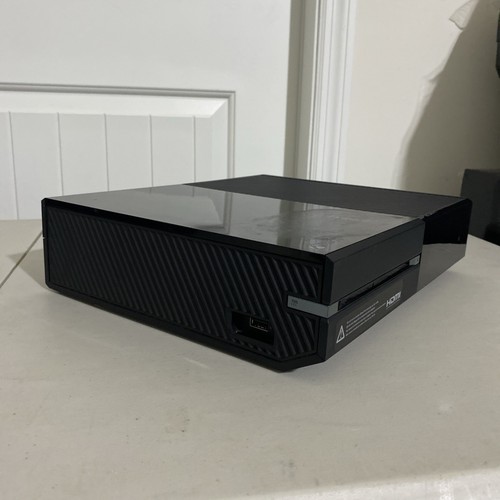 Xbox One 500GB Console + Thrustmaster Ferrari F1 Pacchetto Ruote e Pedali Racing - Foto 23 di 24