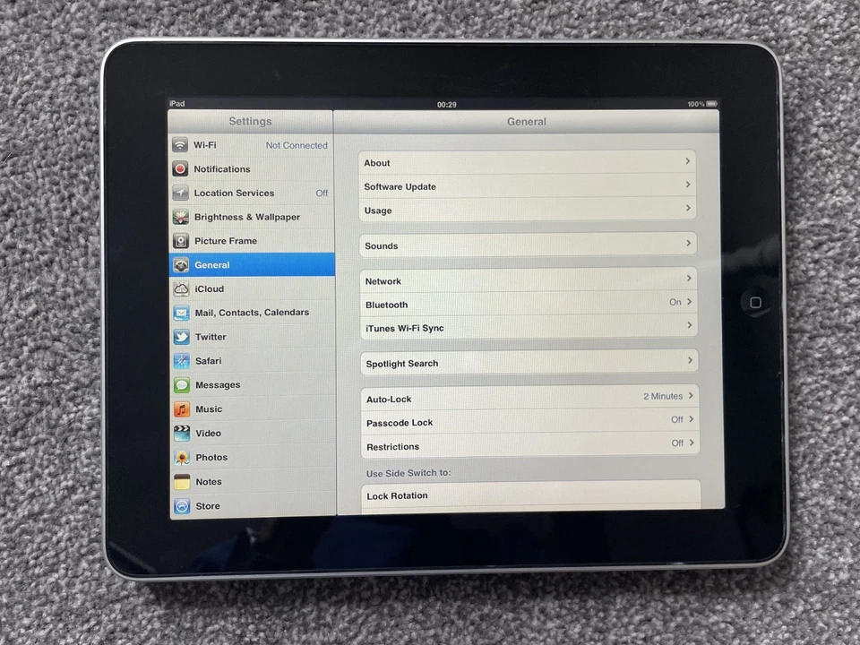 Apple iPad 1st Gen 32GB - WiFi Unlocked - Image 4 of 4