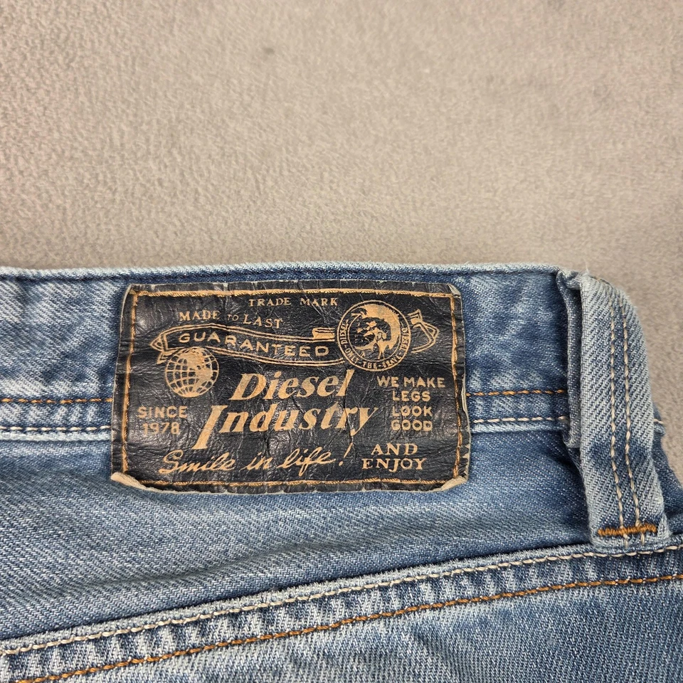 Diesel Larkee Jeans Mens 30x32 Blue Regular Straight Light Wash Faded 0810I - Image 4 of 4