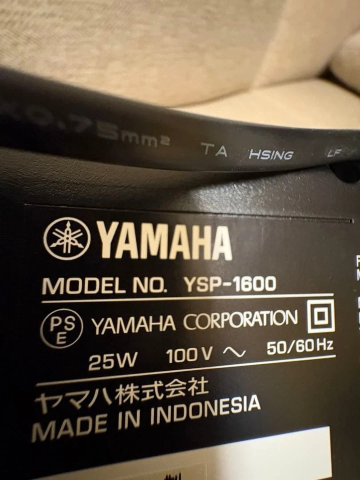 PROYECTOR DE SONIDO DIGITAL YAMAHA YSP-1600 2,8 cm Altavoz x8, 8,5 cm Subwoofer x2 Foto 3 de 3