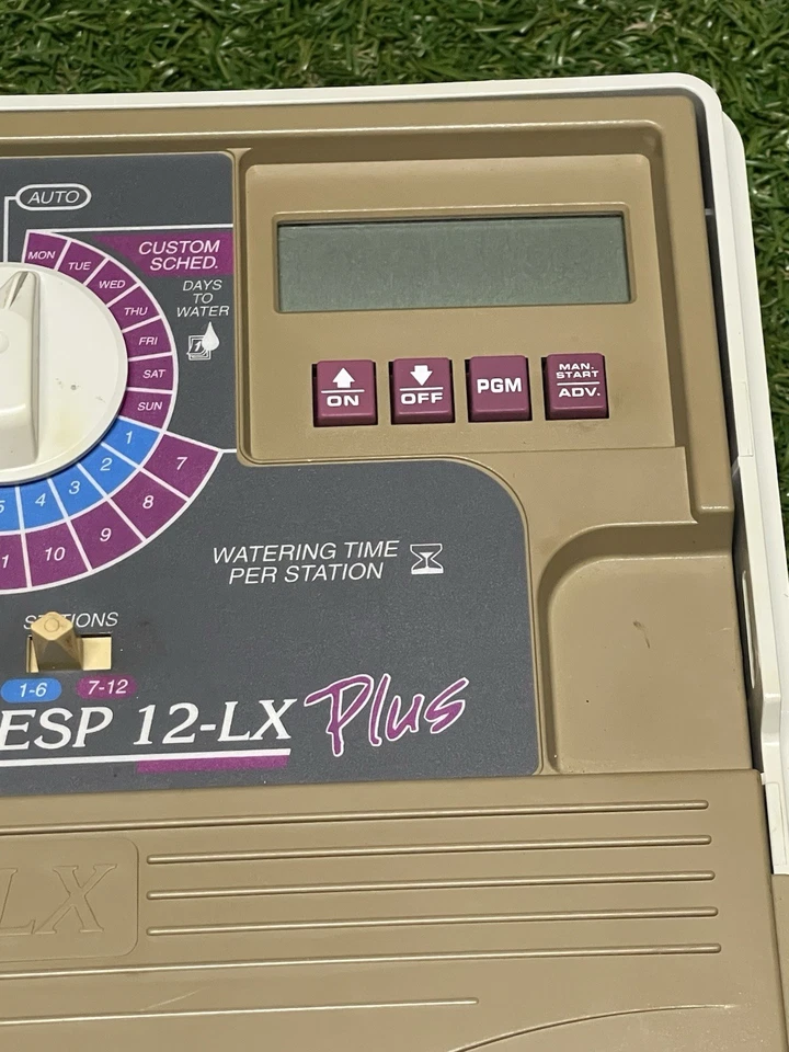Controlador de sistema de rociadores Rain Bird ESP 12-LX Plus con guía de programación y llaves Foto 4 de 4