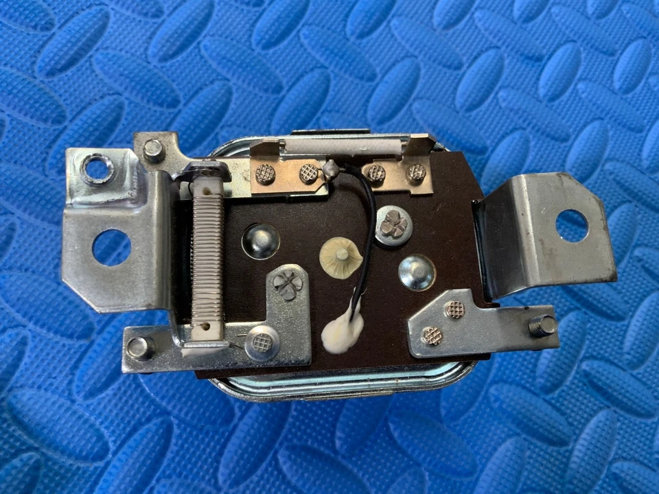 Regulador de tensão Bosch 0 190 350 005 NOS Volvo 142 144 145 - Imagem 4 de 4