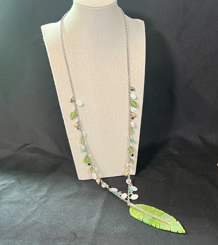 Collar Chico’s Plata Cuentas Hoja Verde Colgante 30" Tropical Resort Vacaciones Foto 2 de 4