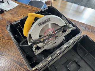 Dewalt DW368 Circular Saw 7 1/4" 15A 120V Corded In Hard Case