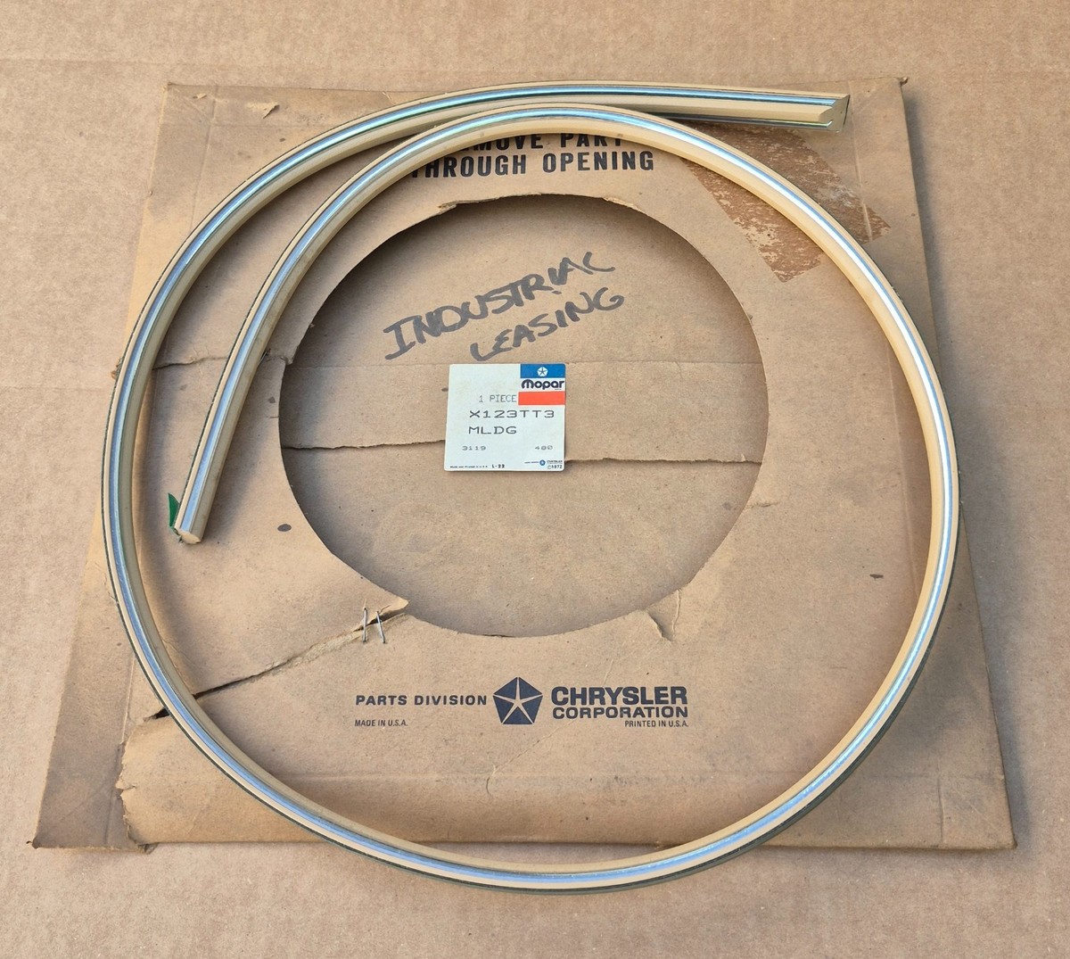 side MAE 　18inch 8J.9Jリバレルベース NOS MOPAR X123TT3 Mldg stick on 