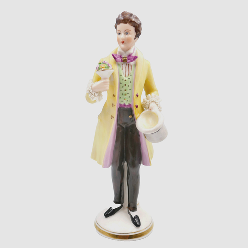 Dresden Gentleman Suitor Figurine 7.5" Flowers Porcelain Germany Vintage - Picture 3 of 9