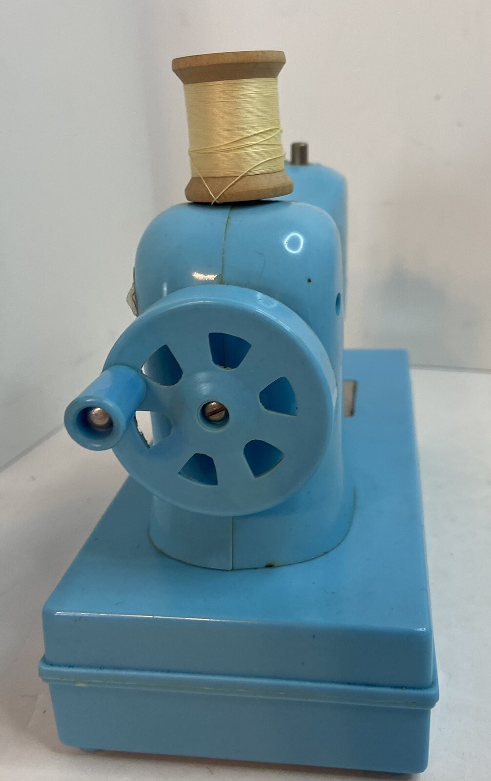 VINTAGE 1975 HOLLY HOBBIE CHILDS TOY SEWING MACHINE, DURHAM INDUSTRIES