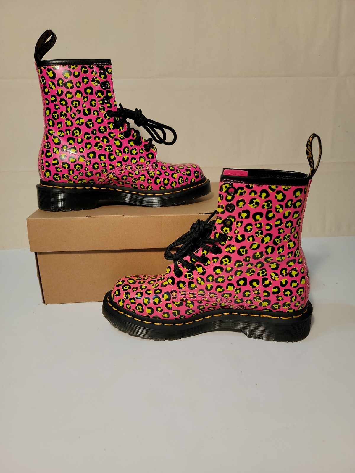 DR. MARTENS WOMEN'S 1460 PINK LOUD LEOPARD SMOOTH LEATHER BOOT 27962 SIZE: 5 image 3