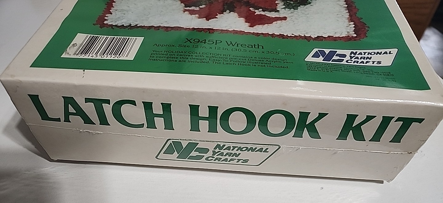 Vintage 1981 National Yarn Crafts X945P Christmas Holiday Wreath Latch Hook Kit