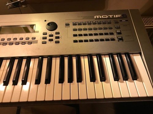 YAMAHA MOTIF6 61-Key Production Synthesizer Electric Piano - Picture 4 of 22