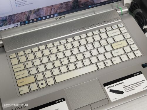 SONY VAIO FW Series C2D/4GB/128GB SSD/16.4"/Blue-Ray/WIN10/Office 2007/Adobe CS3 - Picture 3 of 19