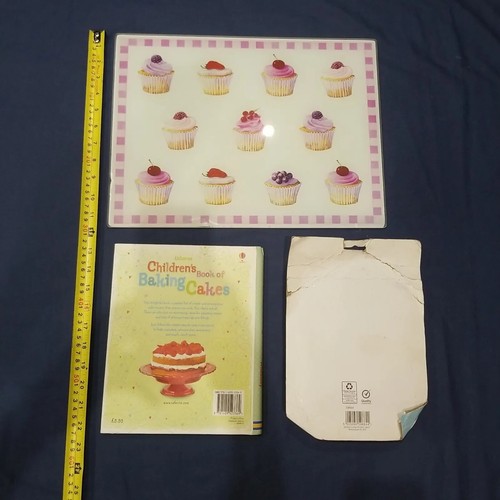 Pacchetto Cupcake Vetro Protezione Piano Lavoro Cupcake Bambola Little Miss Muffin e Libro - Foto 12 di 21