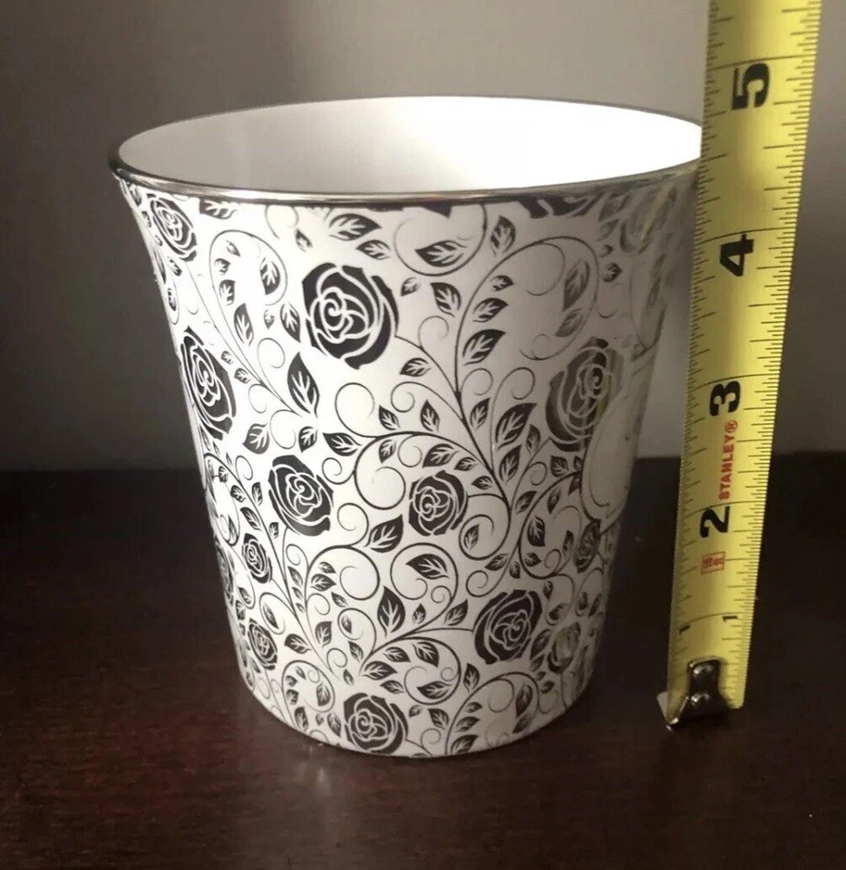 10 canecas brancas de porcelana Strawberry Street Jesus e café com prata - Imagem 4 de 4