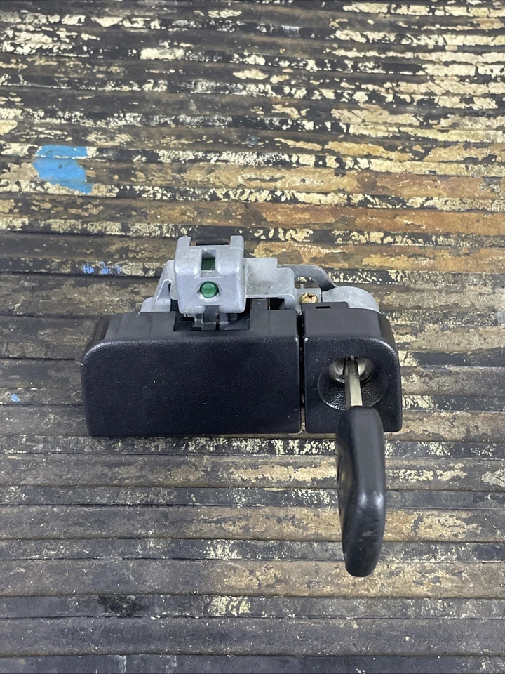 2002-2006 Honda CR-V CRV Glove Box Latch Lock Handle BLACK With Key Read - Image 2 of 4