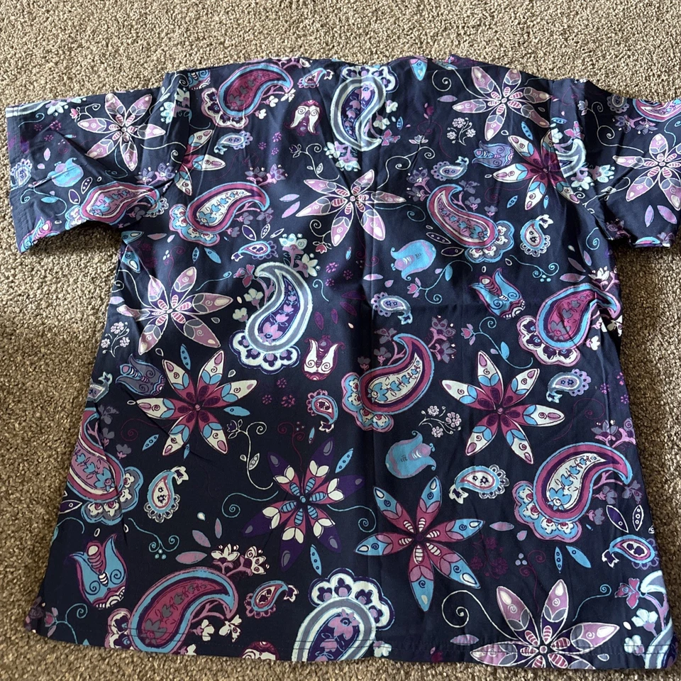 Blusa Médica Estampada Multicolor de Lavanda Marca UA - Talla M Foto 3 de 3