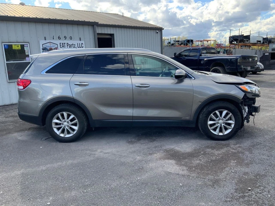 2016-2019 Kia Sorento Driver Front Door Assembly Thru 06/03/18 OEM - Image 2 of 4