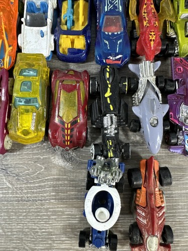Large Lot of 32 Used Hotwheels! 1980s, 90s And 2000s See photos - Picture 11 of 22