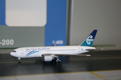 Aeroclassics 1:400 Air New Zealand Boeing 767-200 ZK-NBC Die-Cast Model Plane - Picture 5 of 7