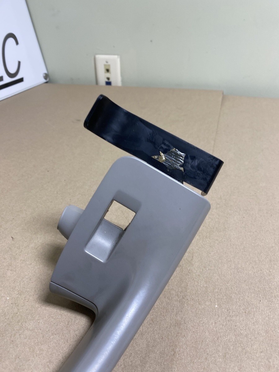 Right Front Door Handle Trim VW Jetta Rabbit Golf MK5 - 1K0 868