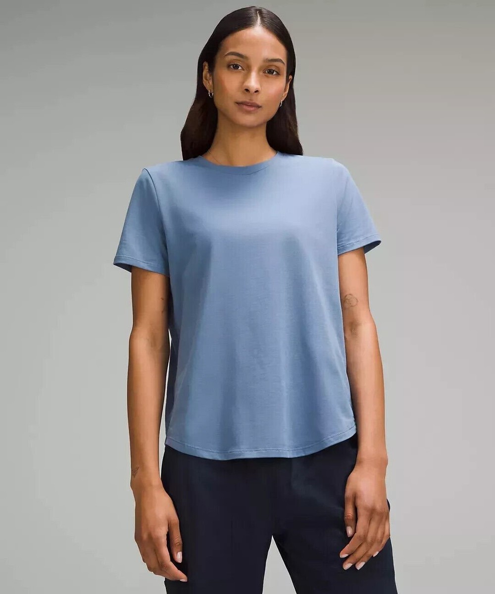 【ルルレモン】大人気☆Love Curved-Hem クルーネックTシャツ Lululemon Love Curved-Hem Crewneck T-Shirt - Pool Party