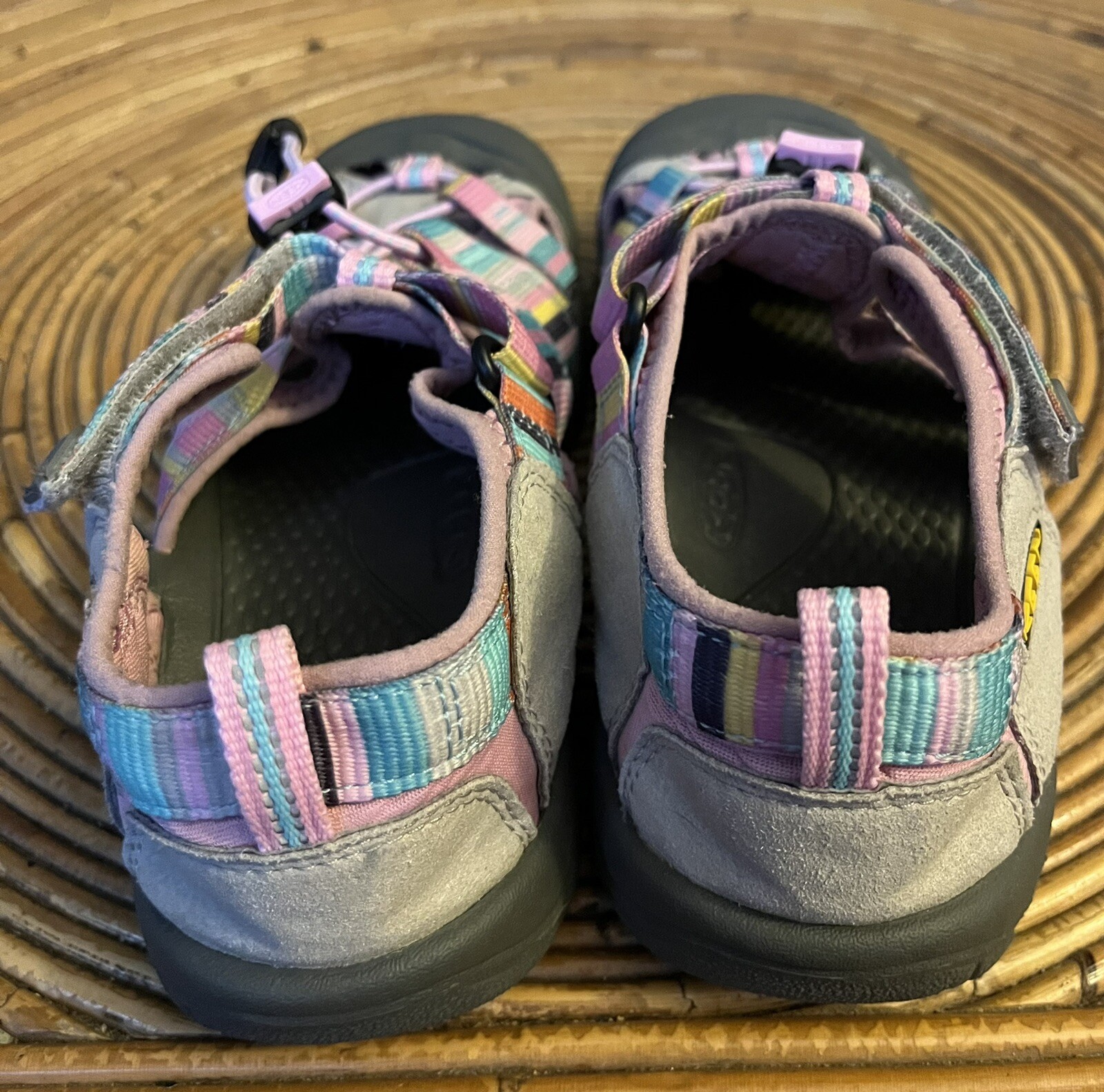 Sandali ad acqua rosa KEEN design a righe pastello Newport H2 per ragazze taglia 4 ex condish